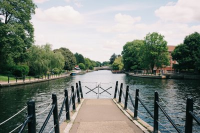 AI-generated travel thumbnail for Woodford