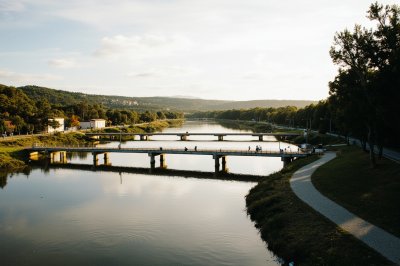 AI-generated travel thumbnail for Xunqueira de Ambía