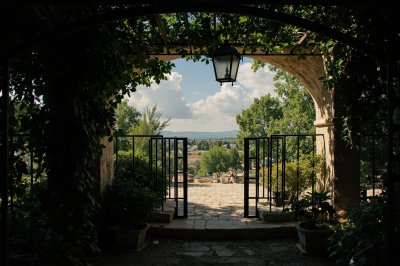 AI-generated travel thumbnail for Yeni Suraxanı