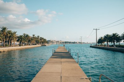 AI-generated travel thumbnail for Ýpsonas