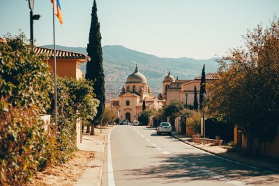 AI-generated travel thumbnail for Zaida La