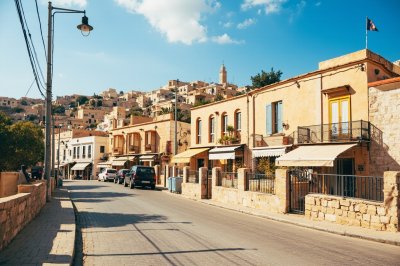 AI-generated travel thumbnail for Żebbuġ
