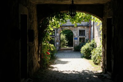 AI-generated travel thumbnail for Zencani
