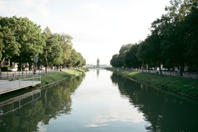 AI-generated travel thumbnail for Zürich (Kreis 12) / Hirzenbach